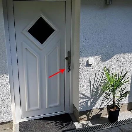 Gartenhaus - *